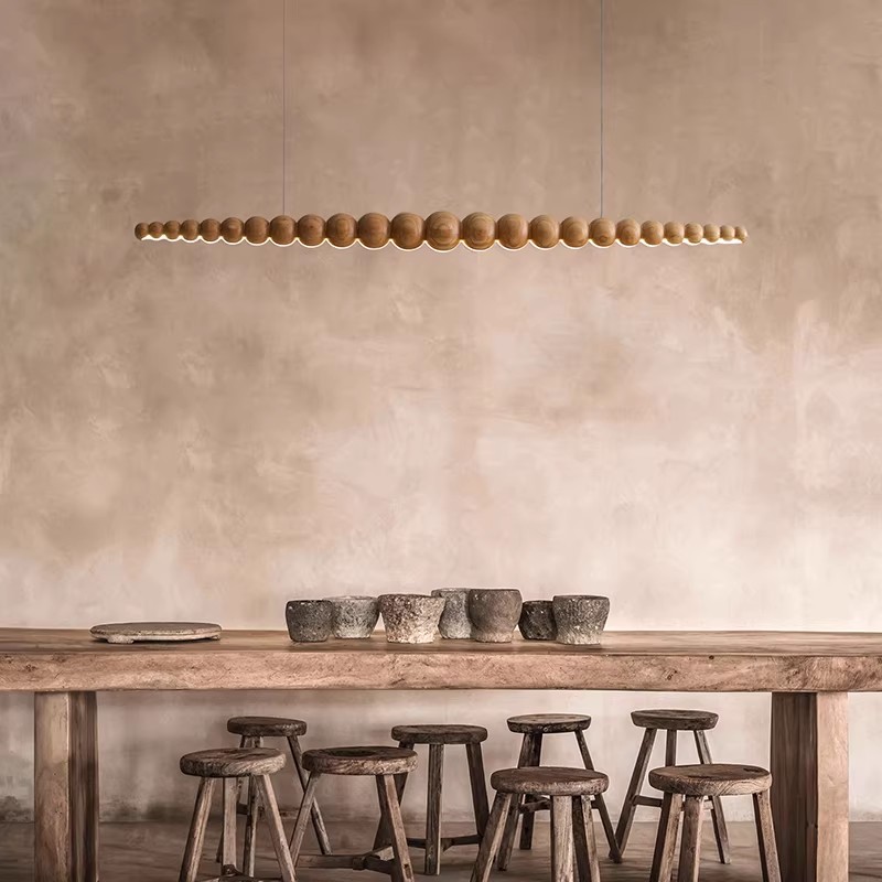 Długa drewniana lampa wisząca  – Desk Setup Minimalist recenzja i cena